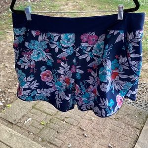 Woman’s swim shorts size18